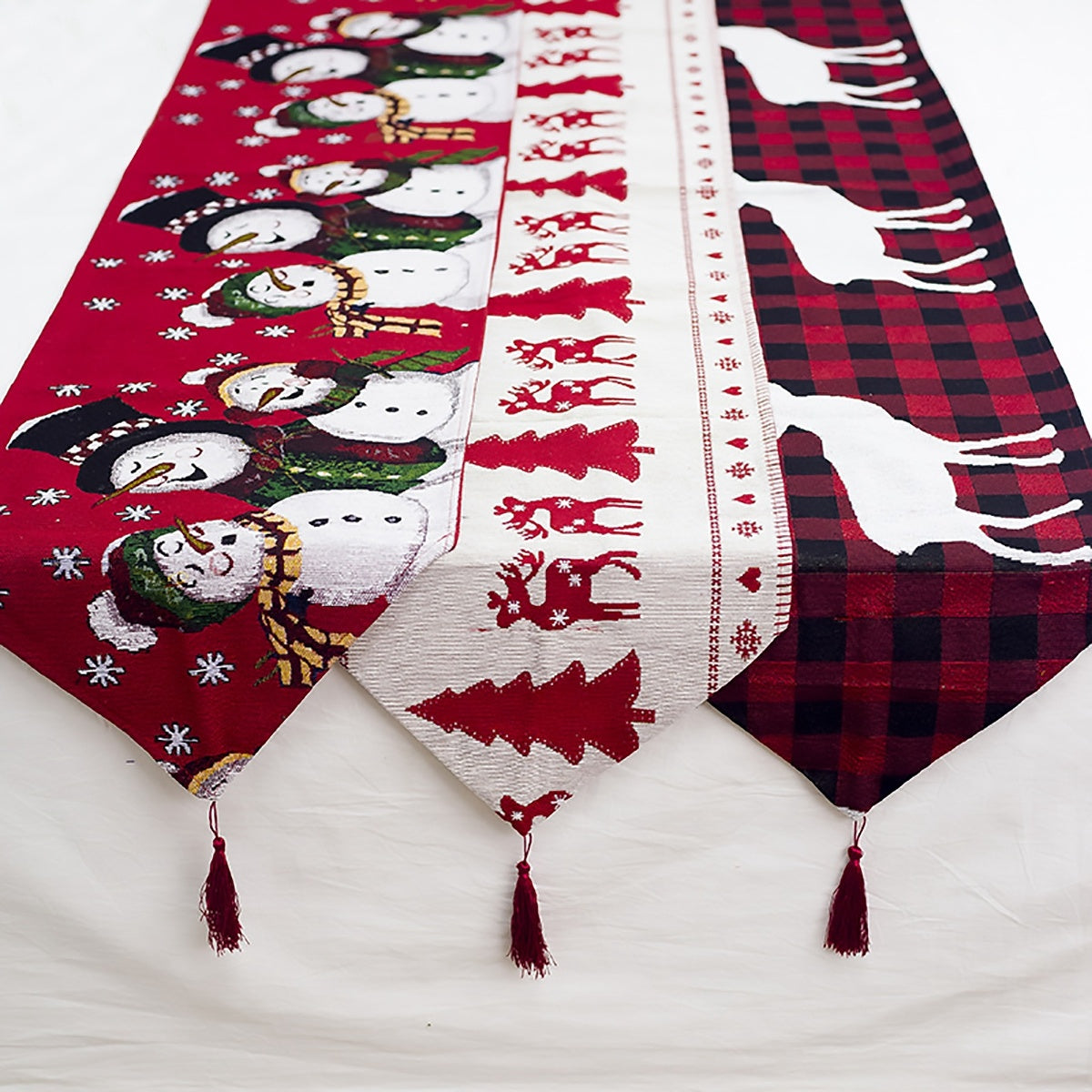 Christmas Table Runner – Elk & Snowman Print | Festive Dining & Home Décor